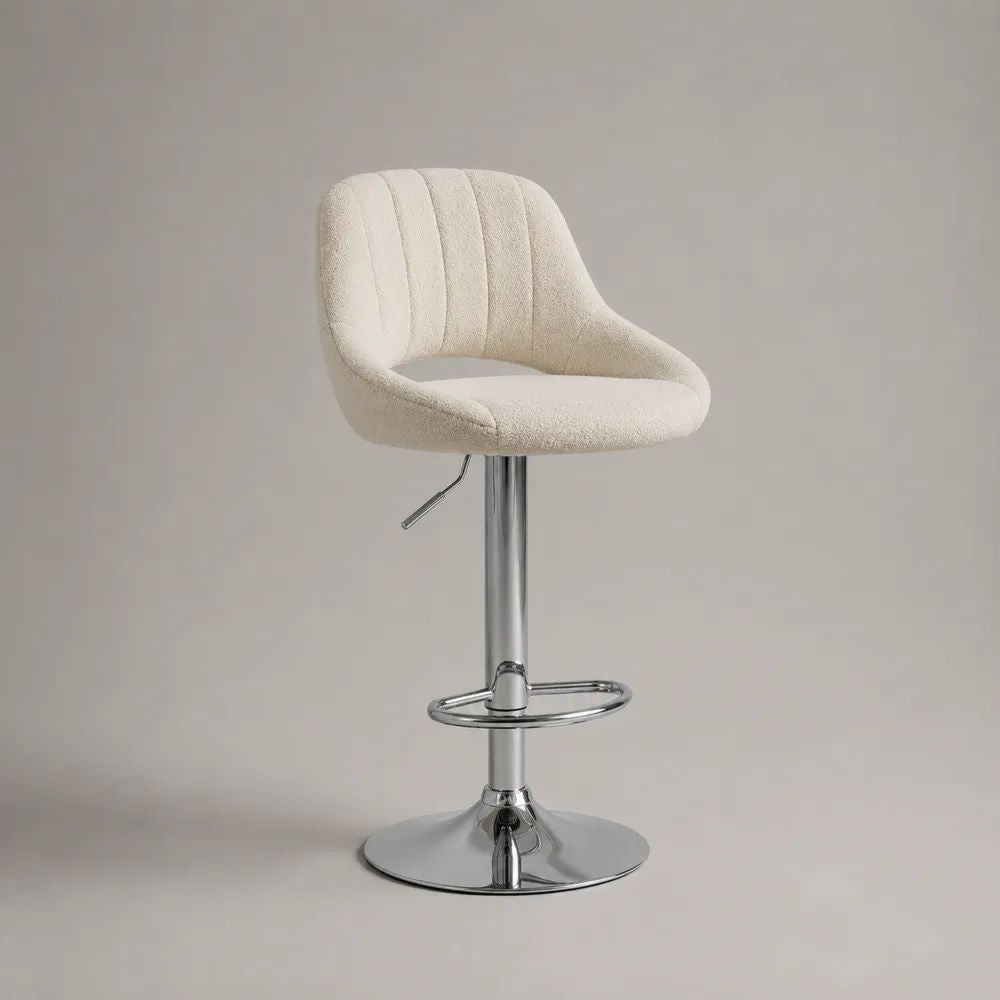 Sgabello da bar girevole regolabile in tessuto bouclé crema con base in acciaio cromato, 48 x 50 x 85-106 cm